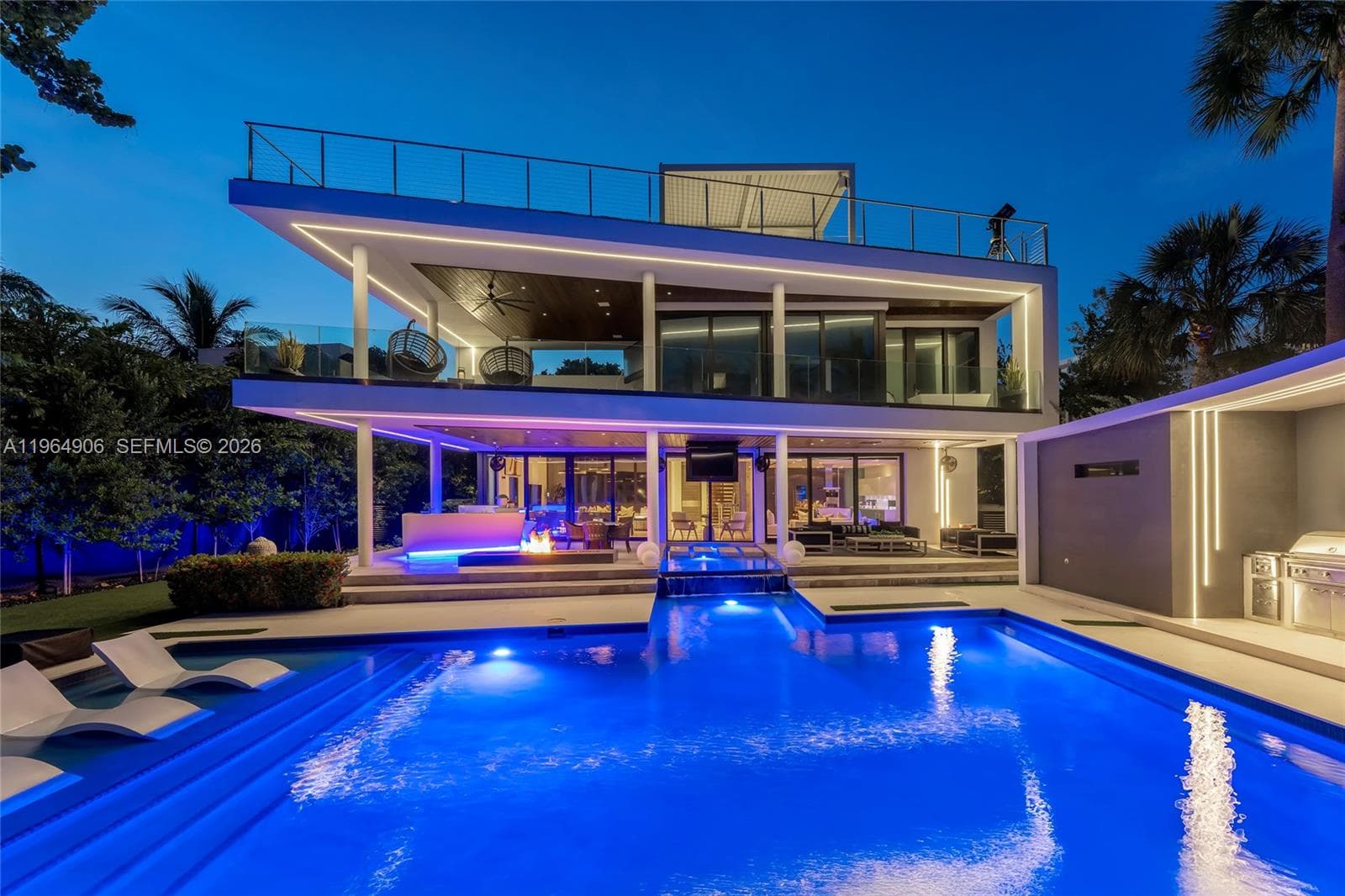 528 Lakeview Ct photo 3