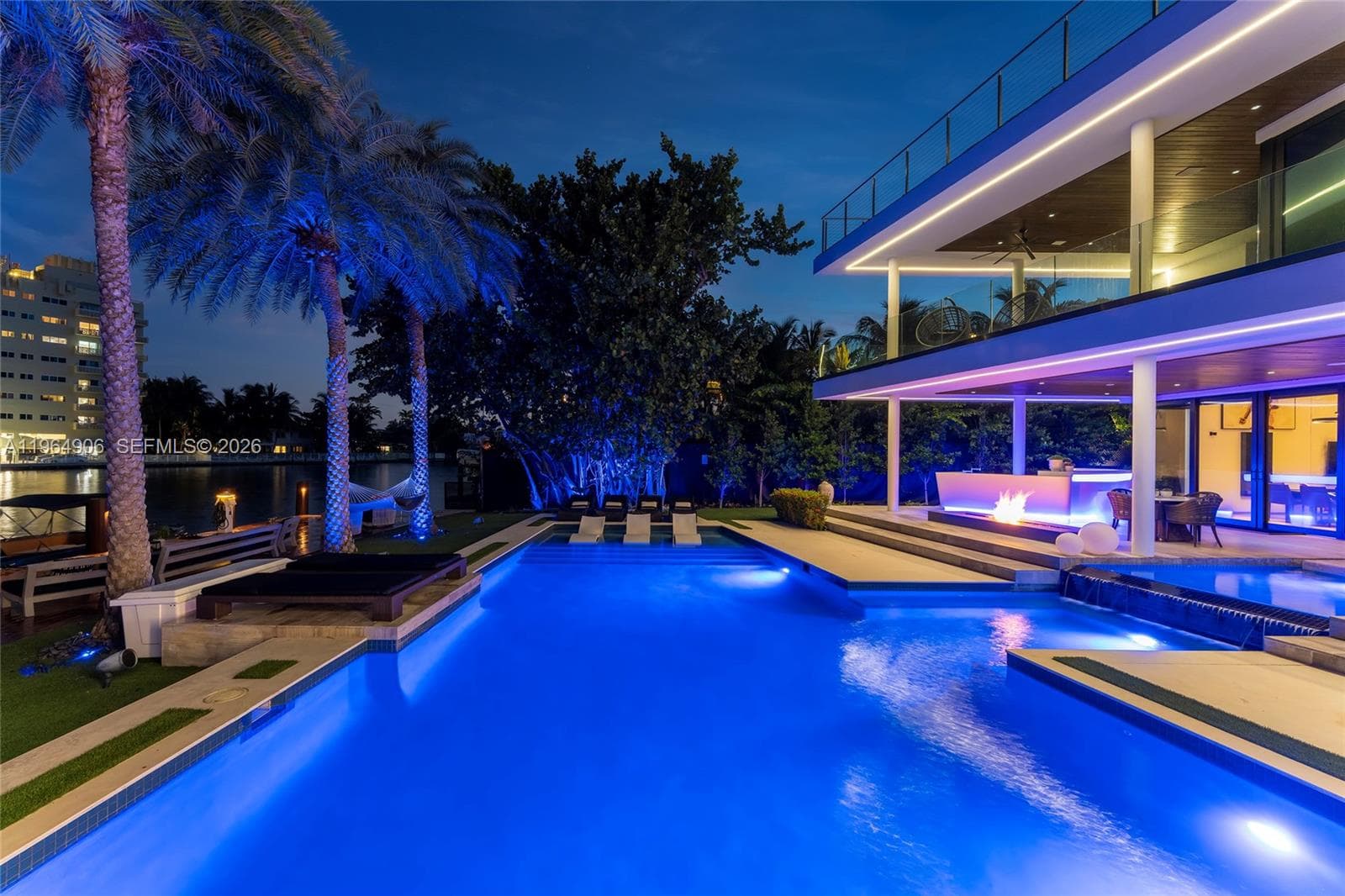 528 Lakeview Ct photo 9