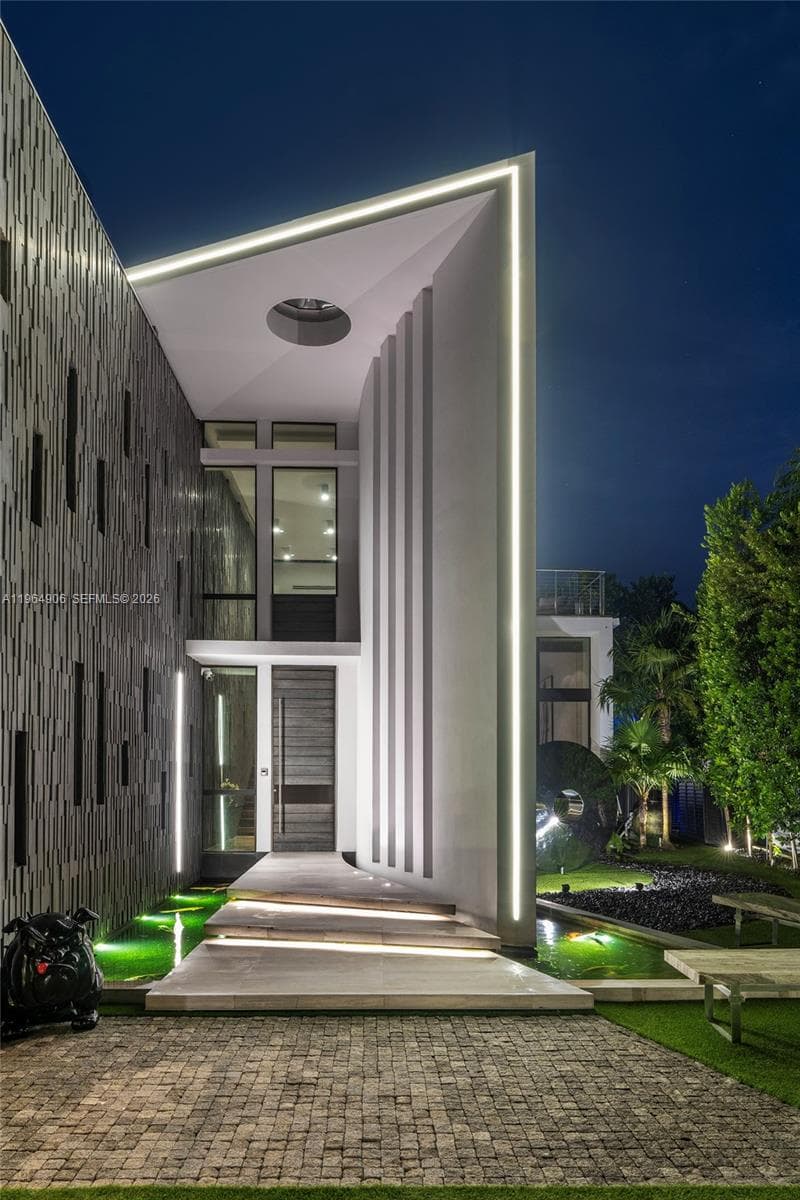 528 Lakeview Ct photo 14