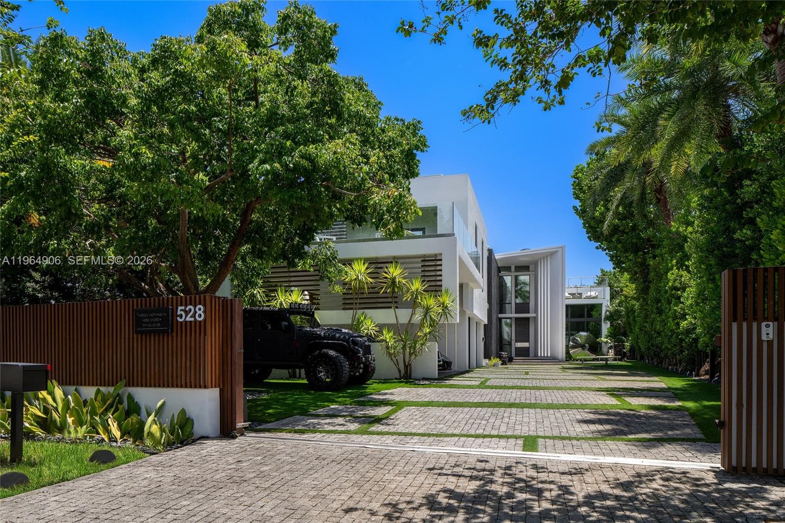 528 Lakeview Ct photo 11