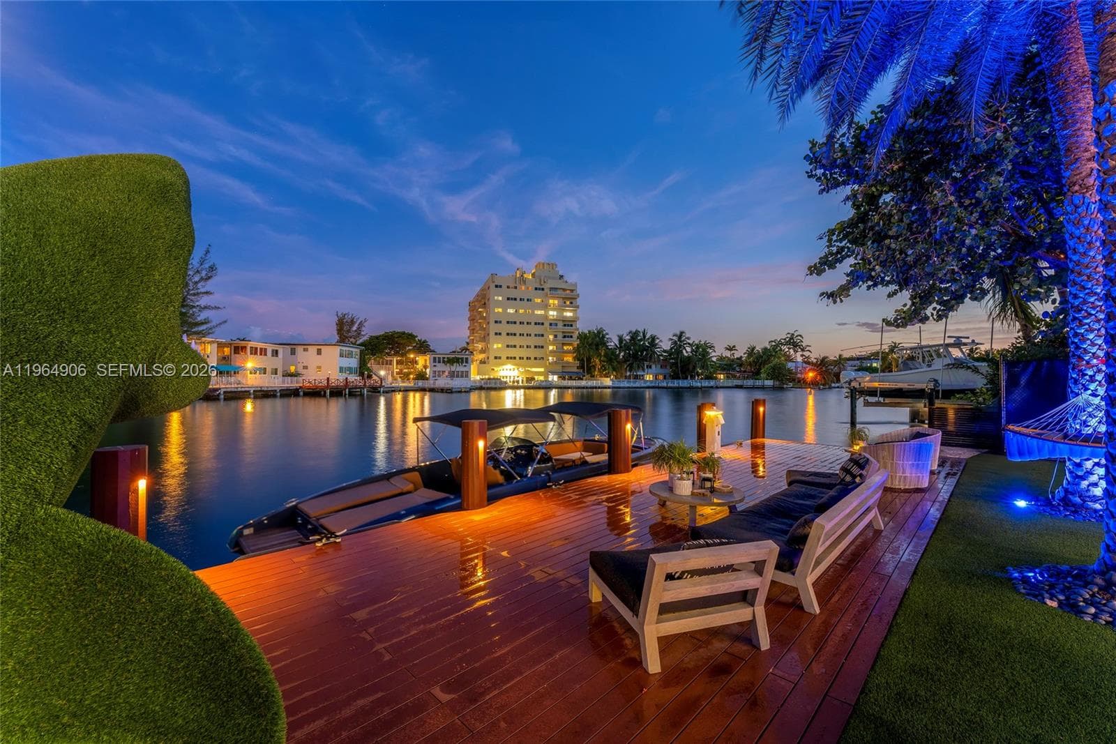 528 Lakeview Ct photo 4