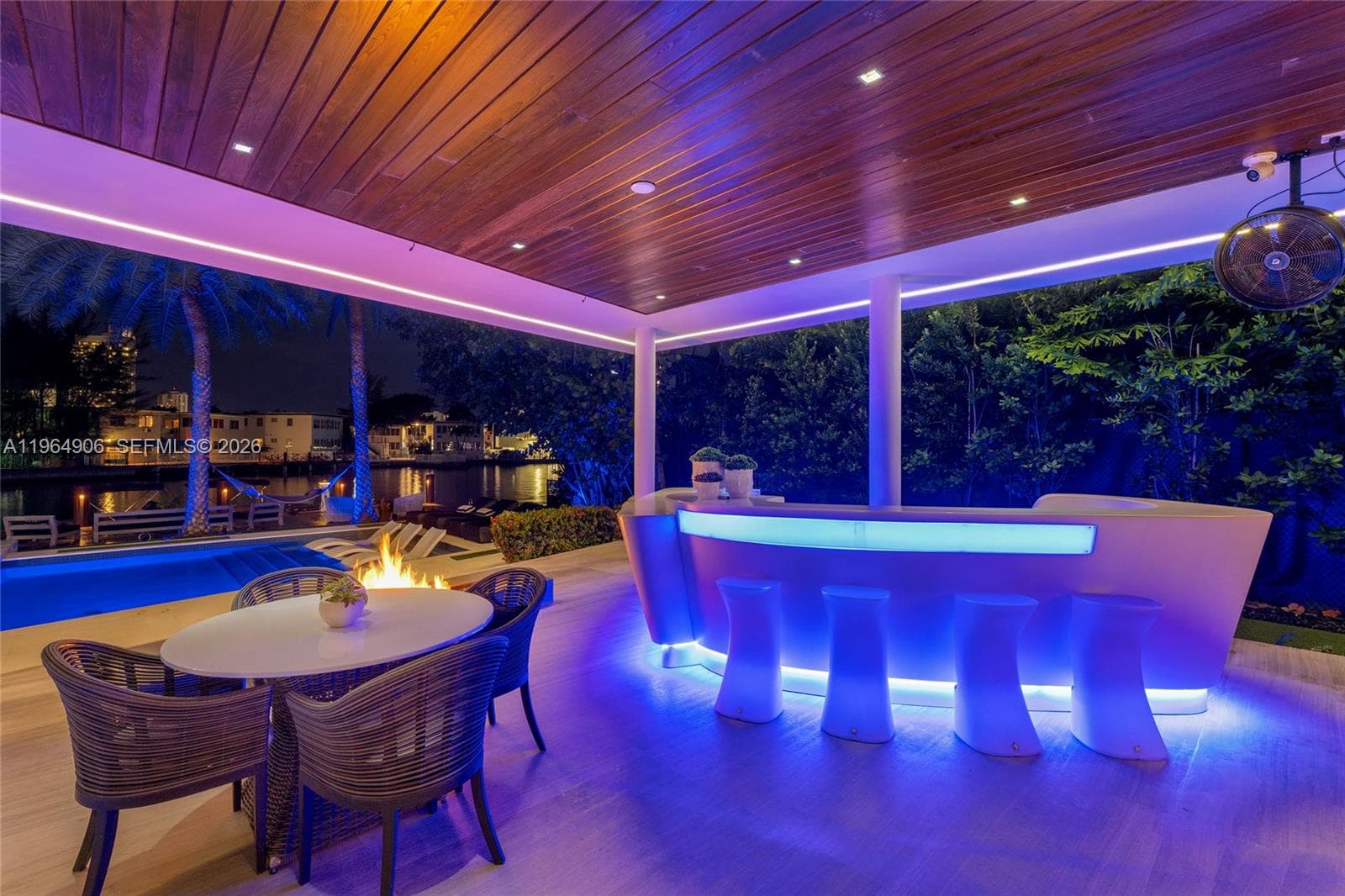 528 Lakeview Ct photo 8