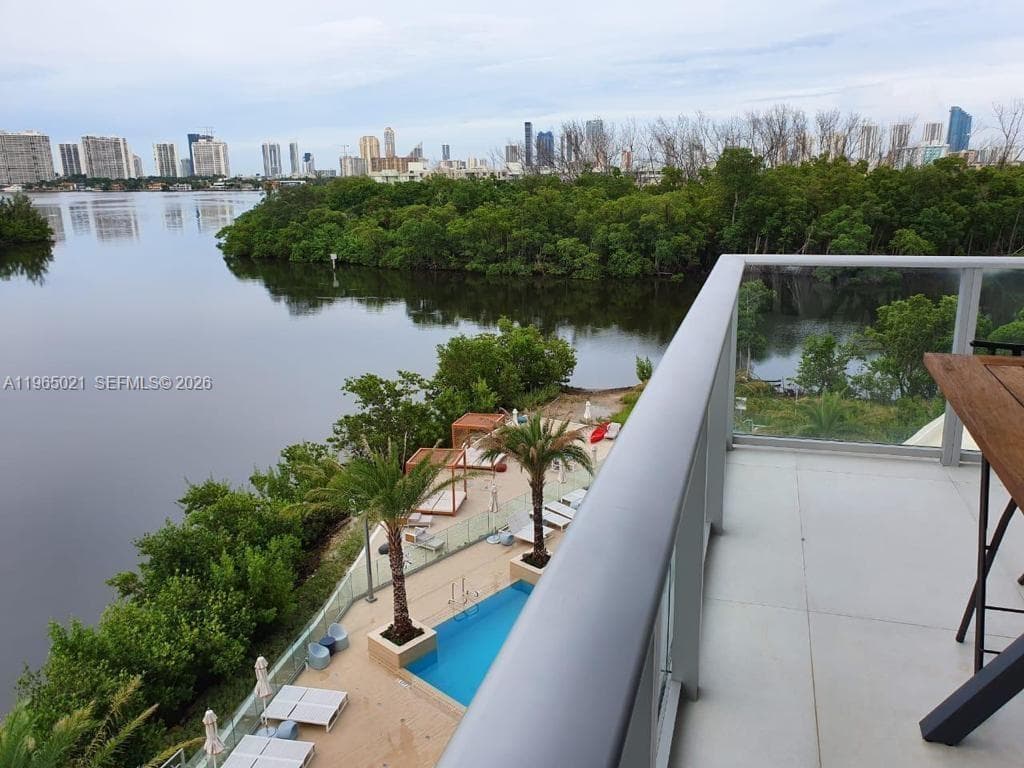16385 Biscayne Blvd 507 photo 13