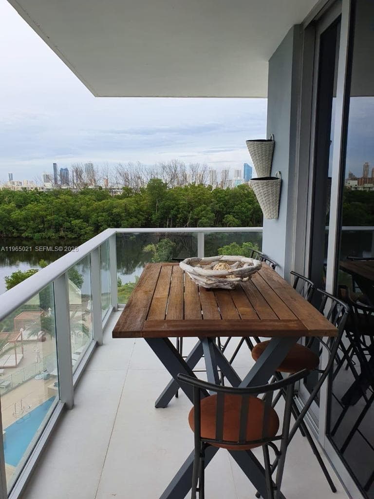 16385 Biscayne Blvd 507 photo 17