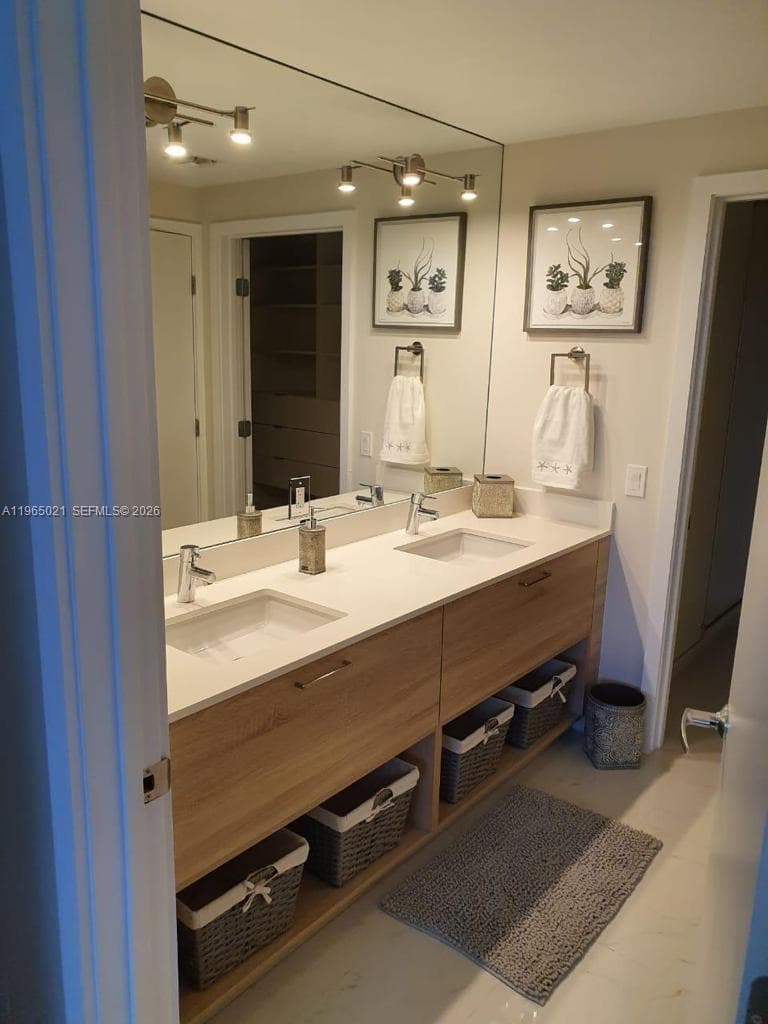 16385 Biscayne Blvd 507 photo 20