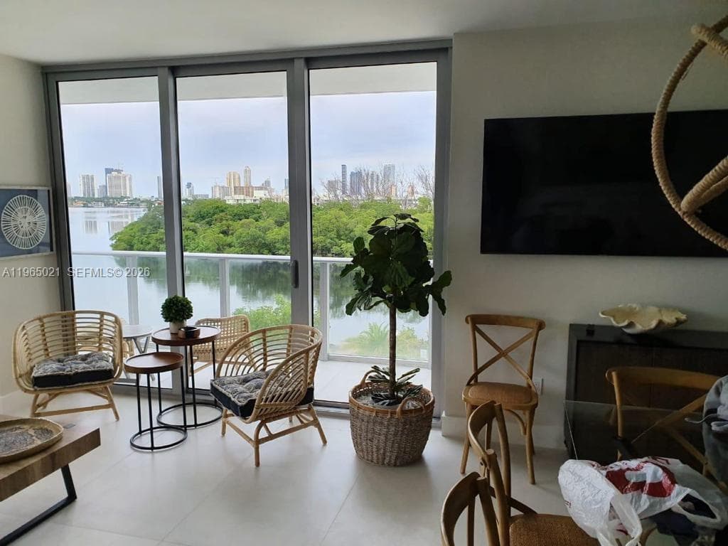 16385 Biscayne Blvd 507 photo 10