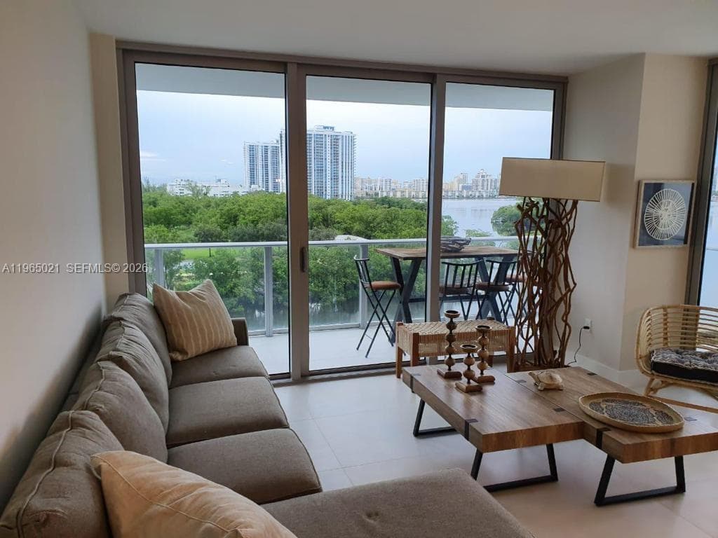 16385 Biscayne Blvd 507 photo 11