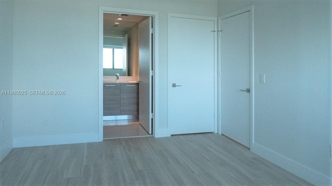 650 NE 32nd St 2105 photo 16