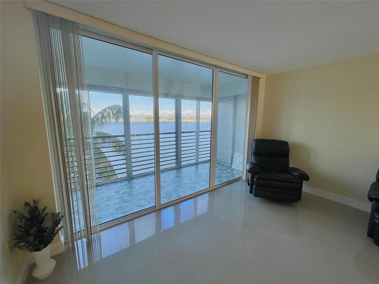 1175 NE Miami Gardens Drive 405 photo 4