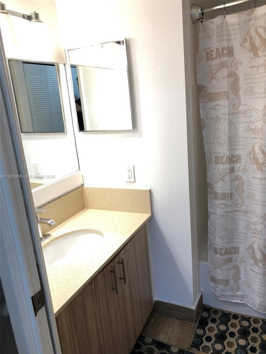 19801 E Country Club Dr 4406 photo 19