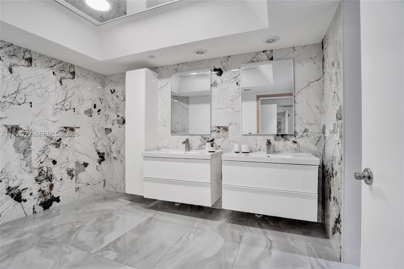 3000 Island Blvd 1106 photo 17