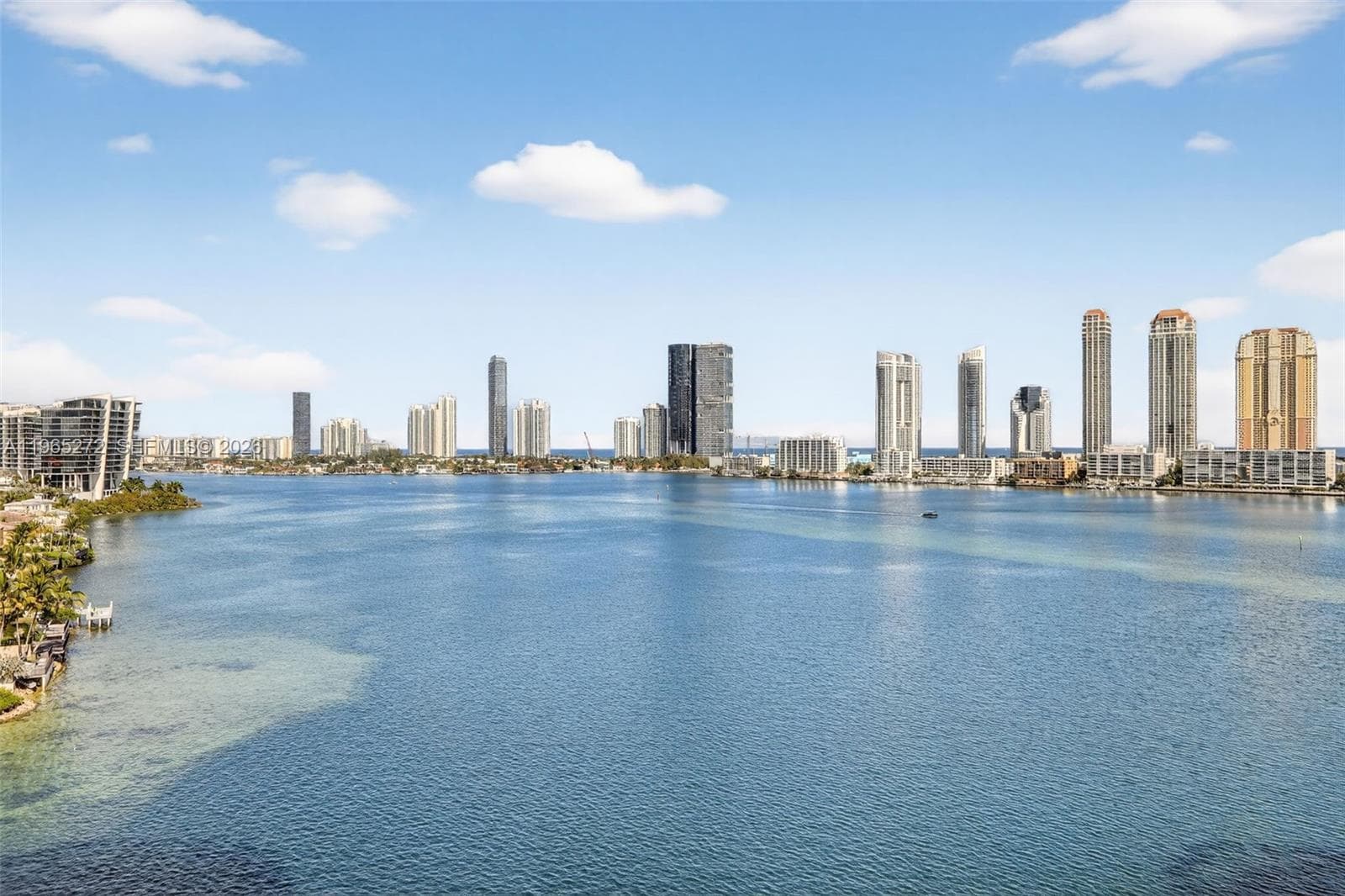 3000 Island Blvd 1106 photo 1
