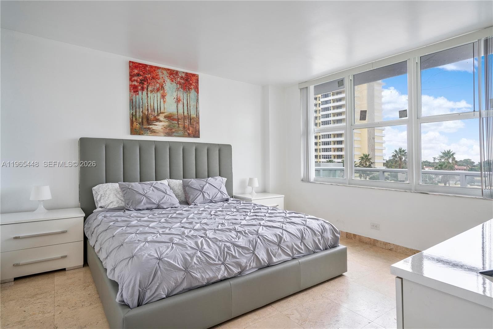5601 Collins Ave 423 photo 2