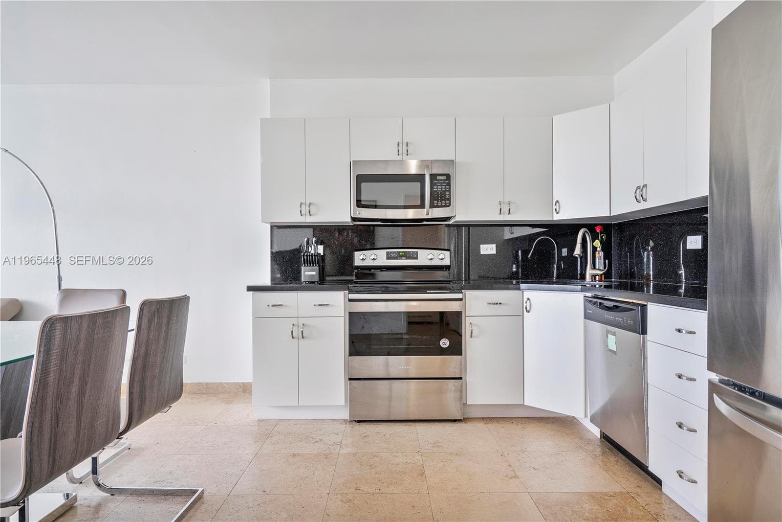 5601 Collins Ave 423 photo 17