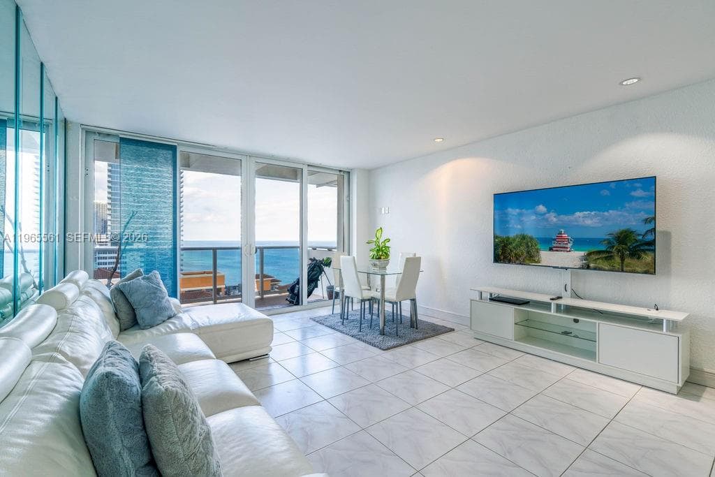 3140 Ocean Dr PH7 photo 3