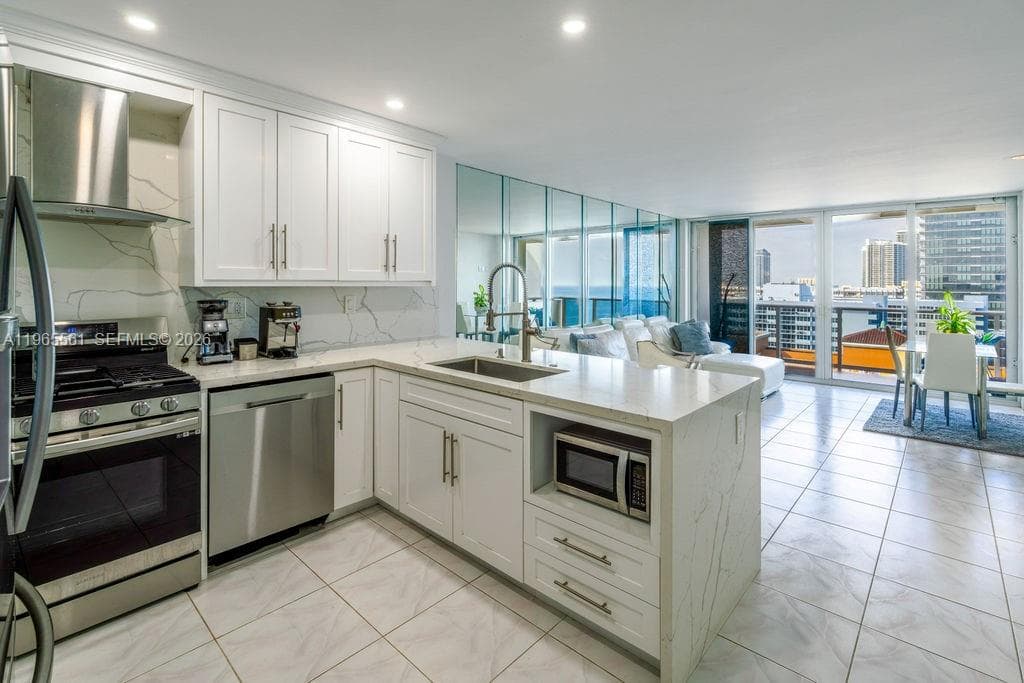 3140 Ocean Dr PH7 photo 9