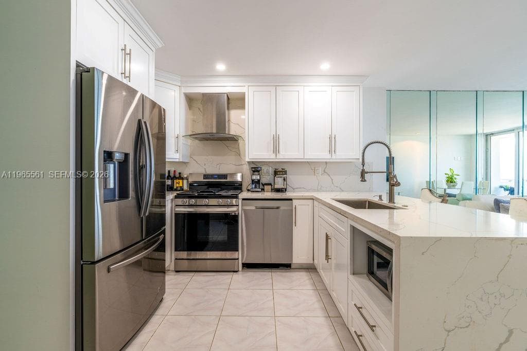 3140 Ocean Dr PH7 photo 10