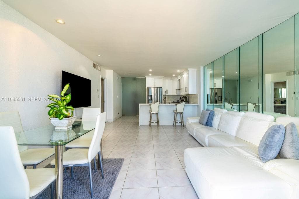 3140 Ocean Dr PH7 photo 4