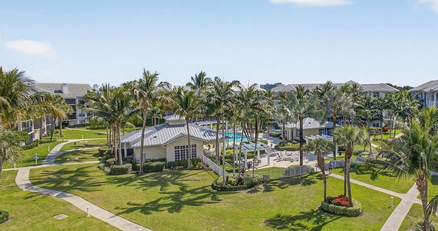 441 Bay Colony Drive N photo 2