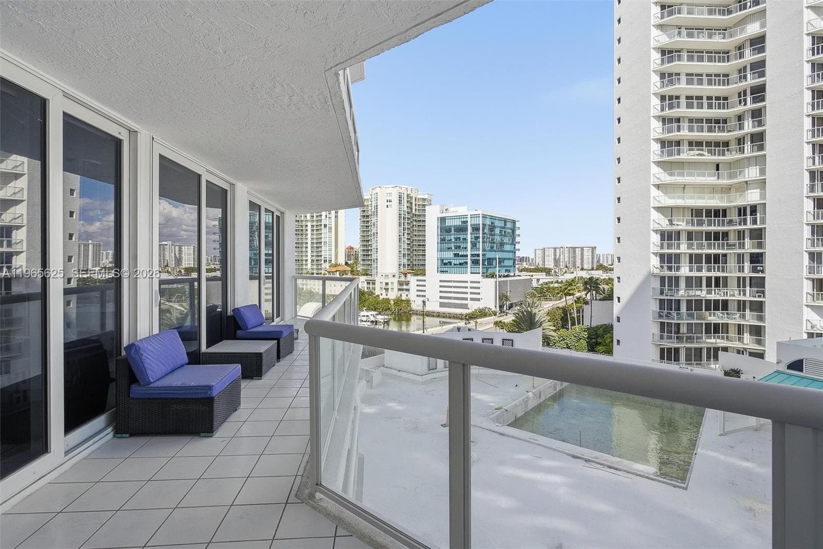 16425 Collins Ave 714 photo 17