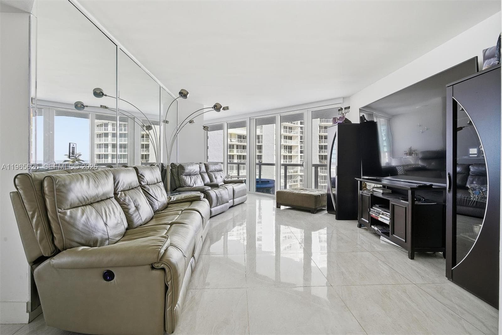 16425 Collins Ave 714 photo 20