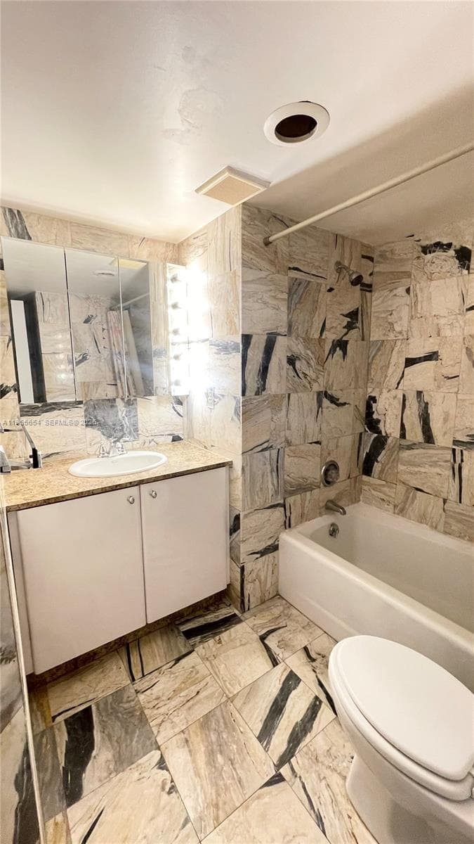 3703 166th St 602 photo 17