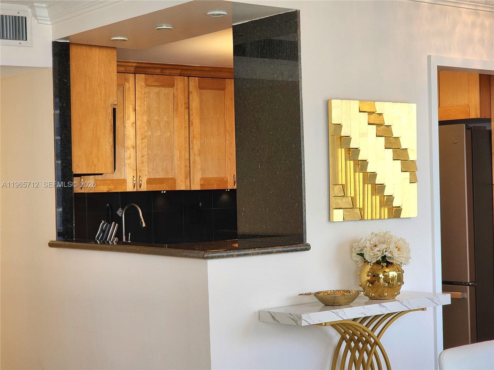 2030 Ocean Dr 626 photo 14