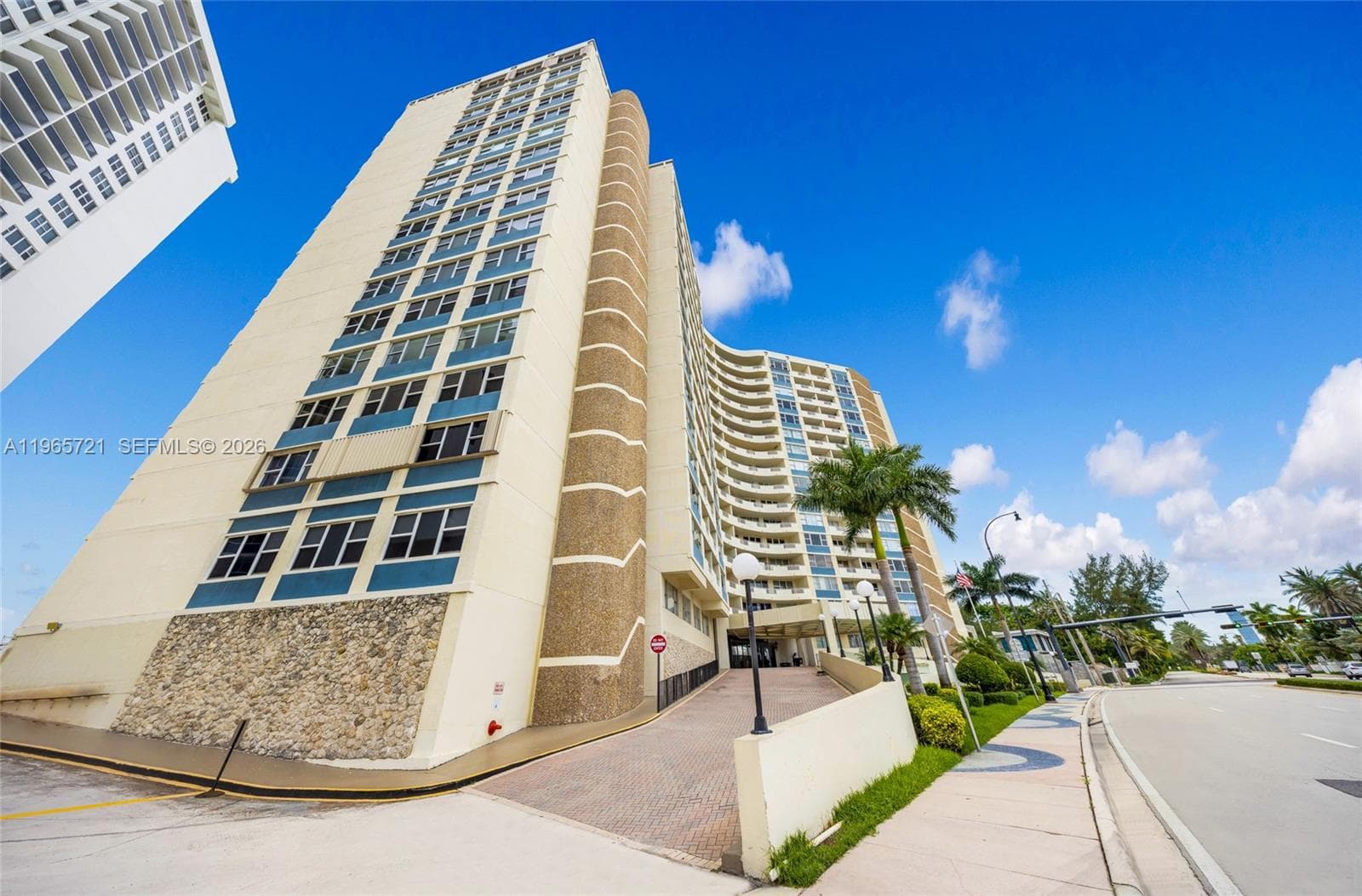 3180 S Ocean Dr 607 photo 5