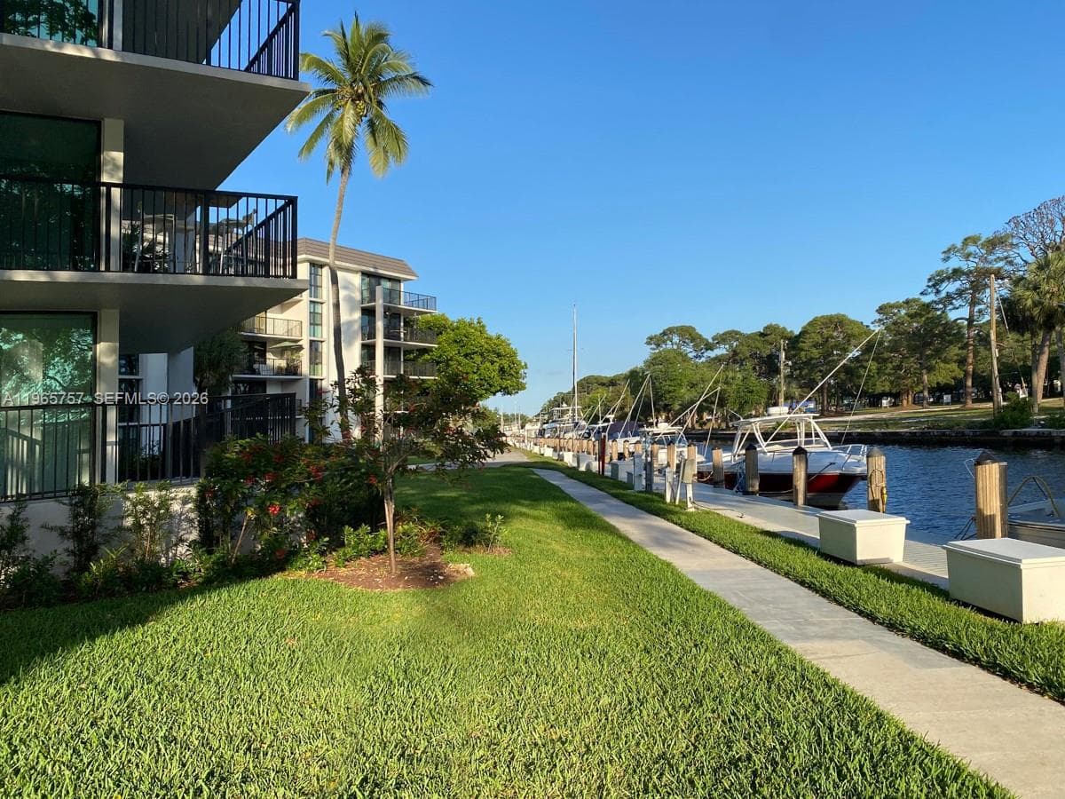 1000 River Reach Dr 516 photo 22