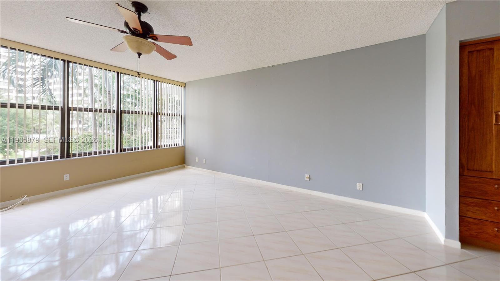 2500 PARKVIEW DR 417 photo 16
