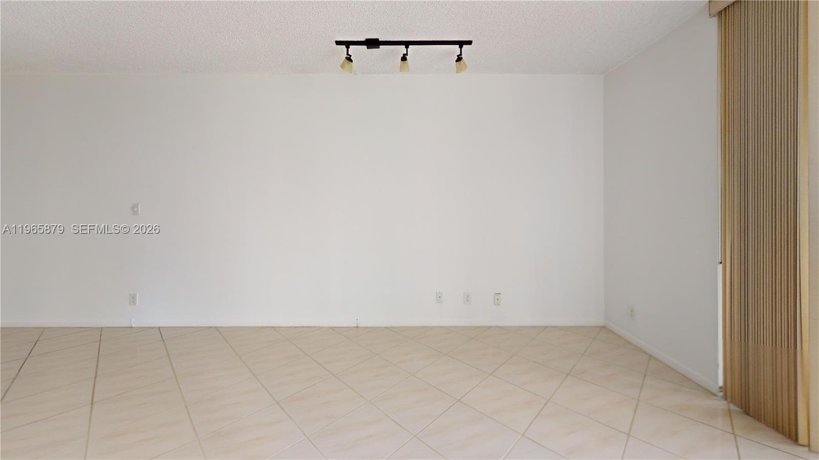 2500 PARKVIEW DR 417 photo 9