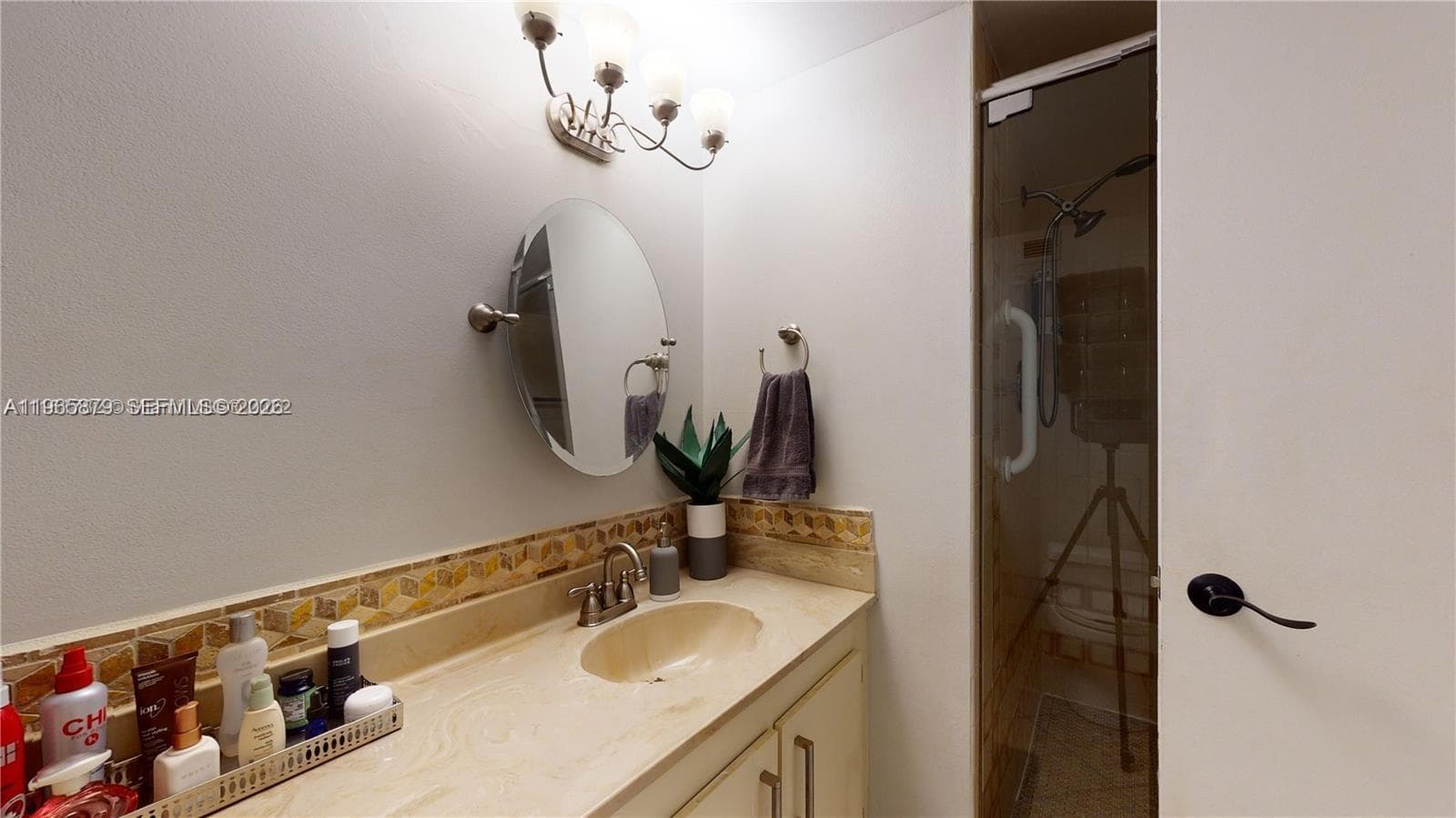 2500 PARKVIEW DR 417 photo 14