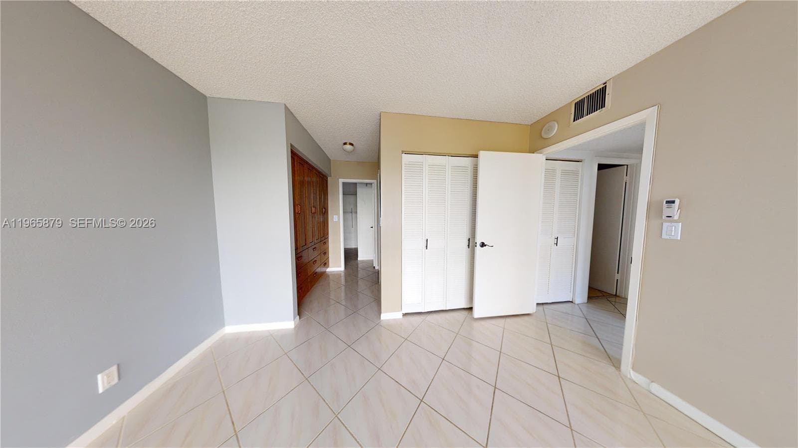2500 PARKVIEW DR 417 photo 15