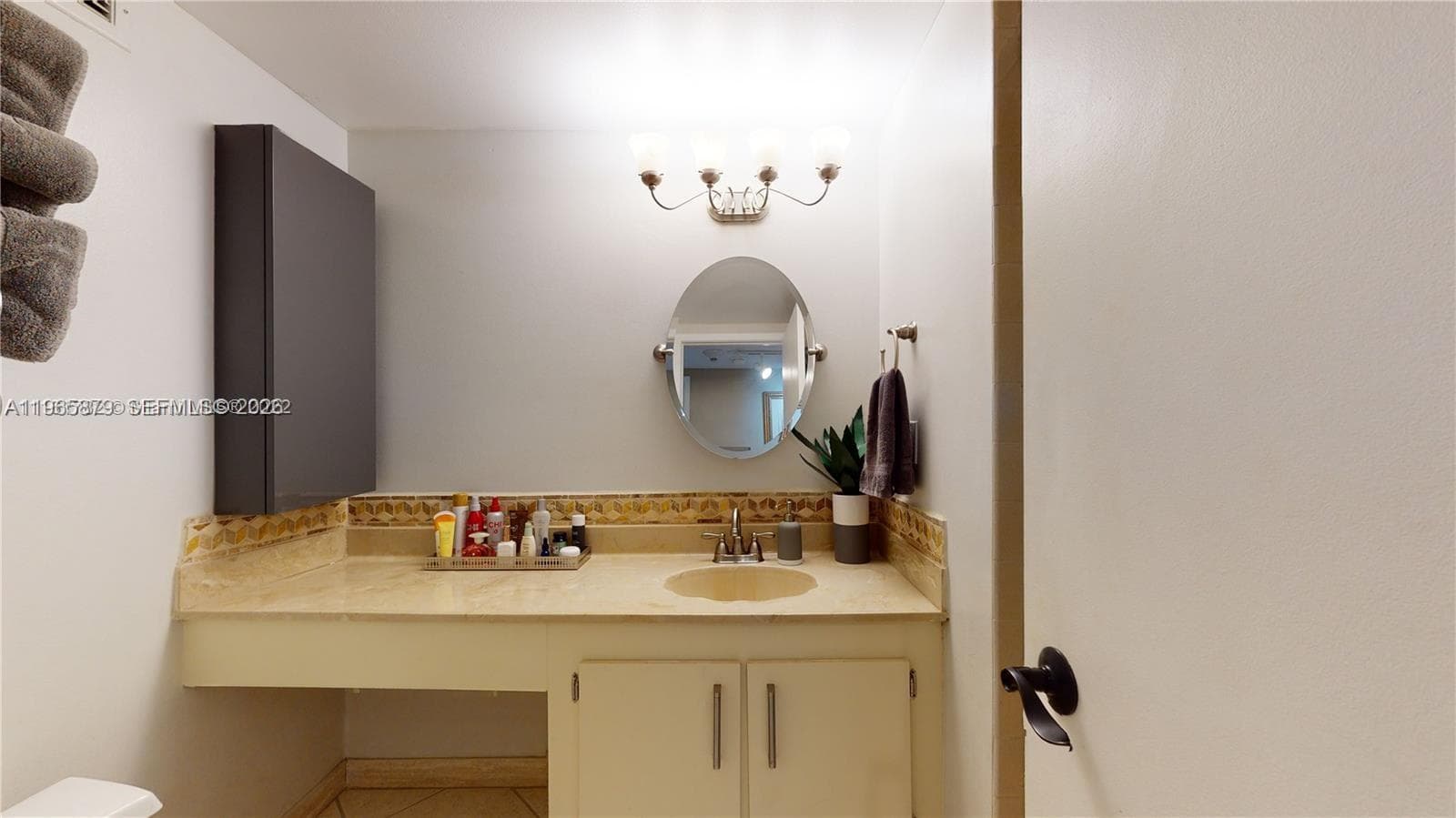 2500 PARKVIEW DR 417 photo 25