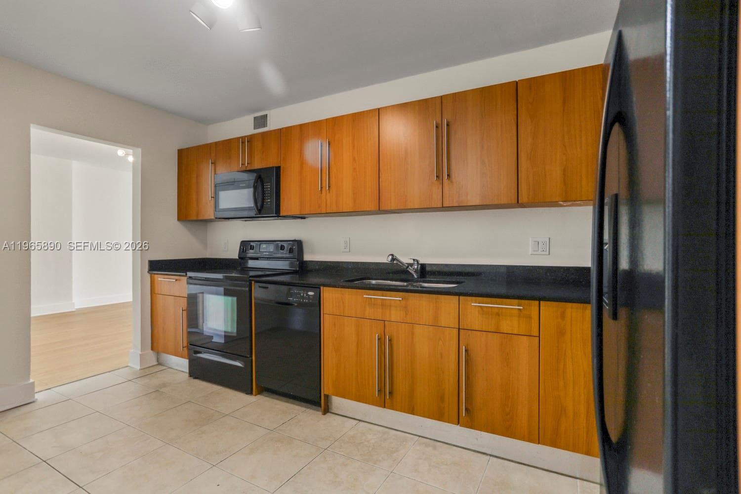 3000 Ocean Dr 1110 photo 23