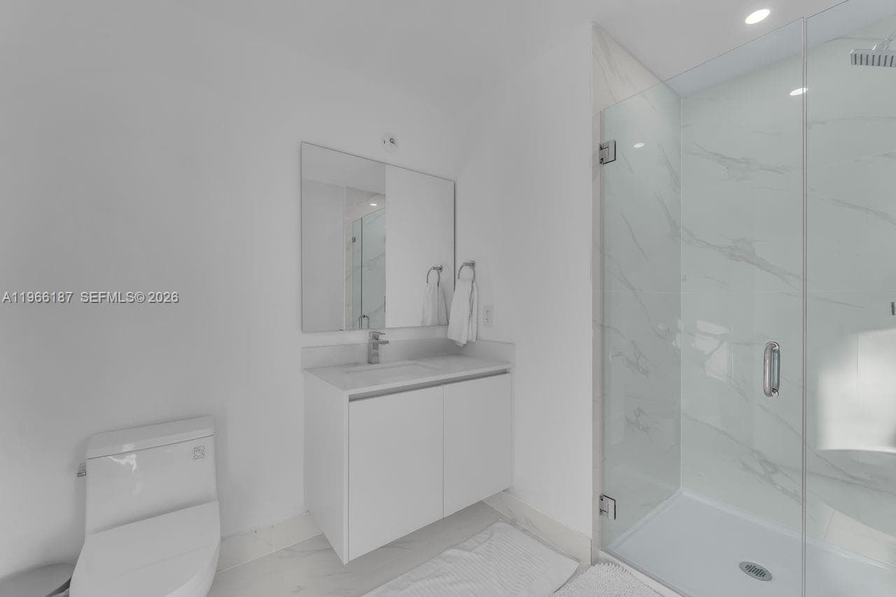 700 NE 24th St 1405 photo 11
