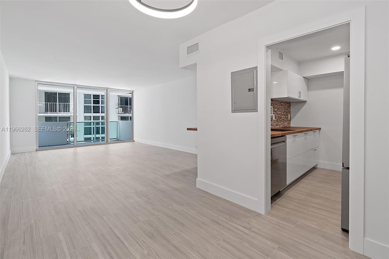 1200 West Ave 521 photo 2