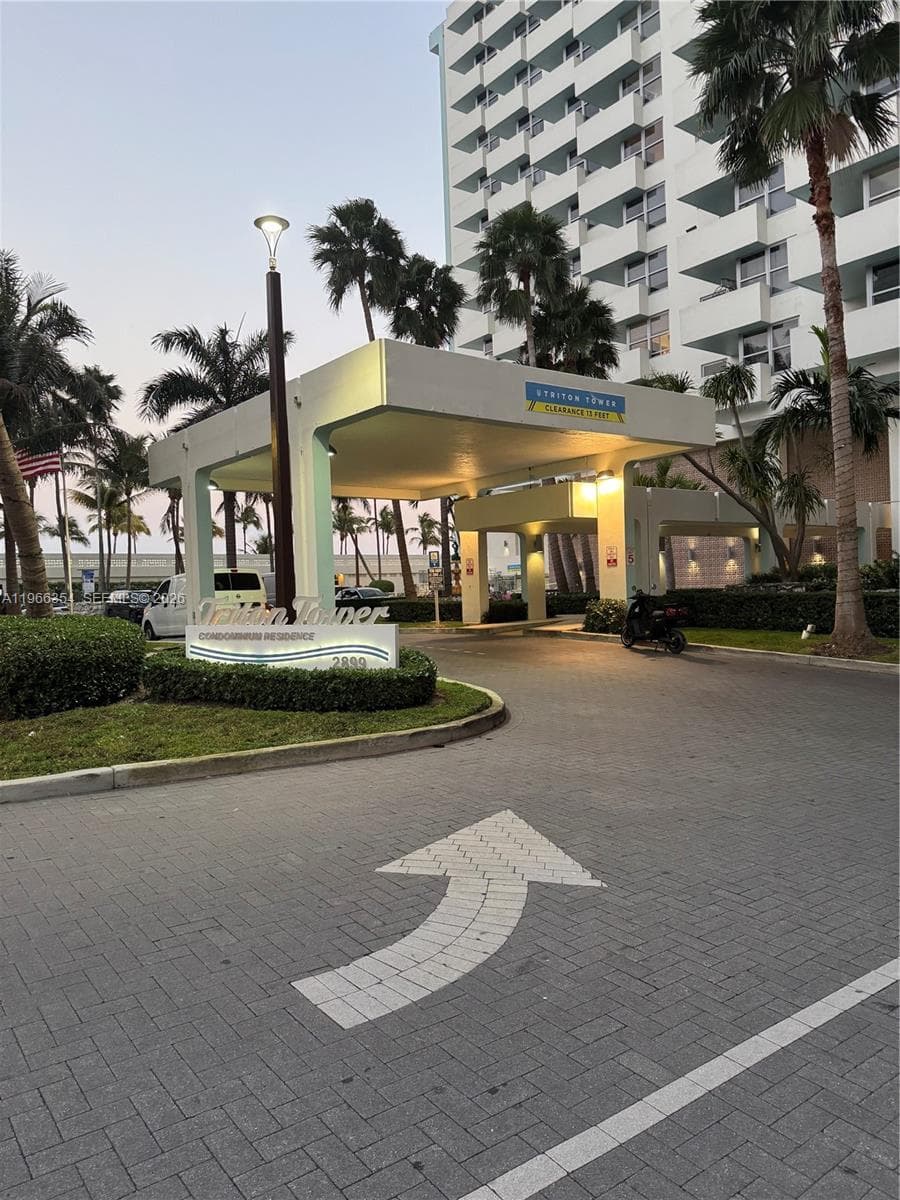 2899 Collins Ave 936 photo 2