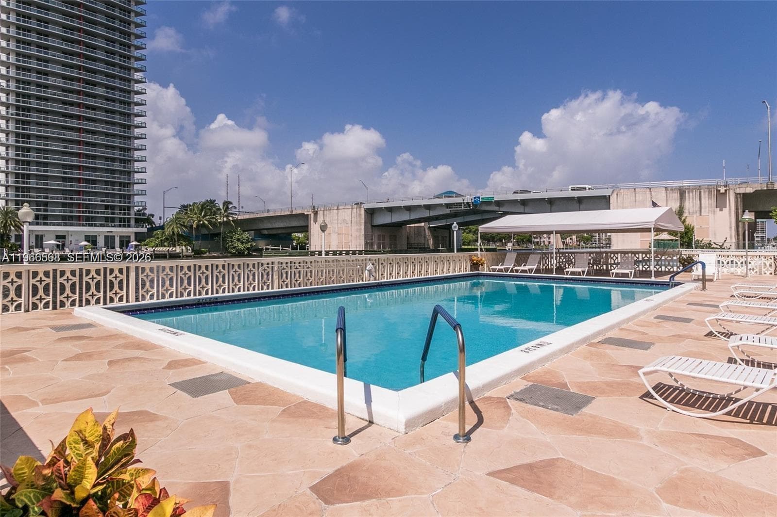 1825 S Ocean Dr 505 photo 22