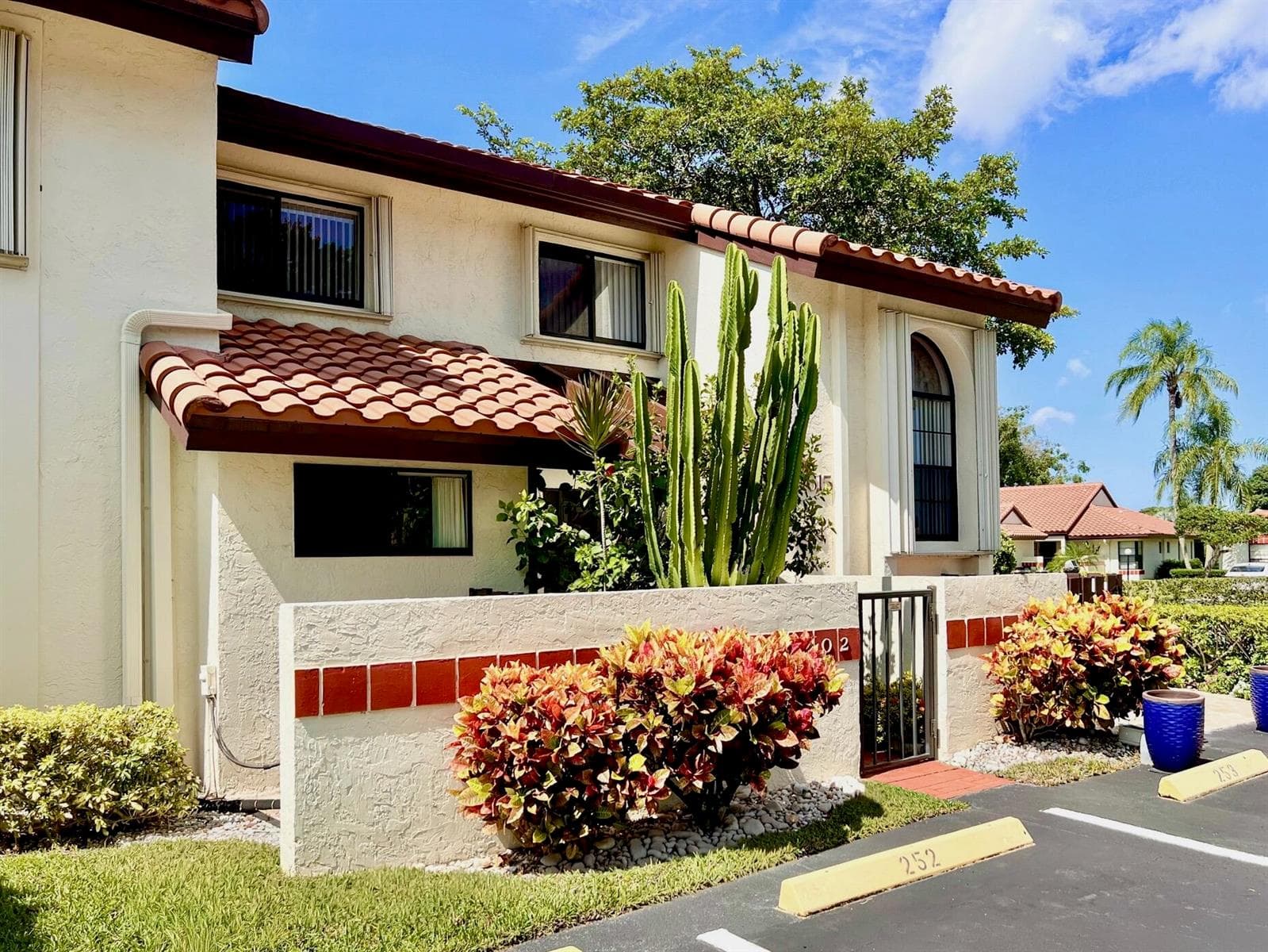 10615 Ocean Palm Way 102 photo 2