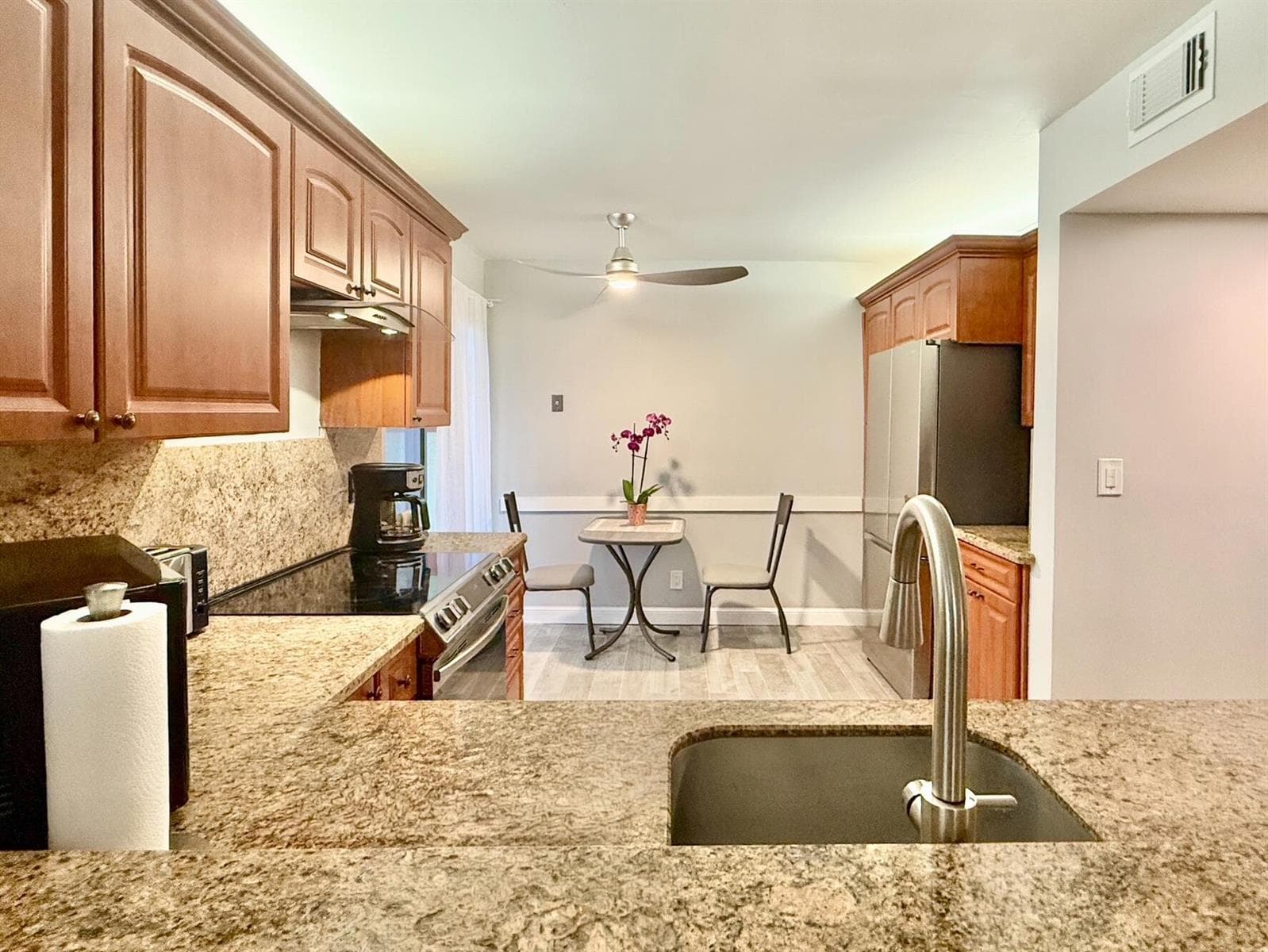 10615 Ocean Palm Way 102 photo 8