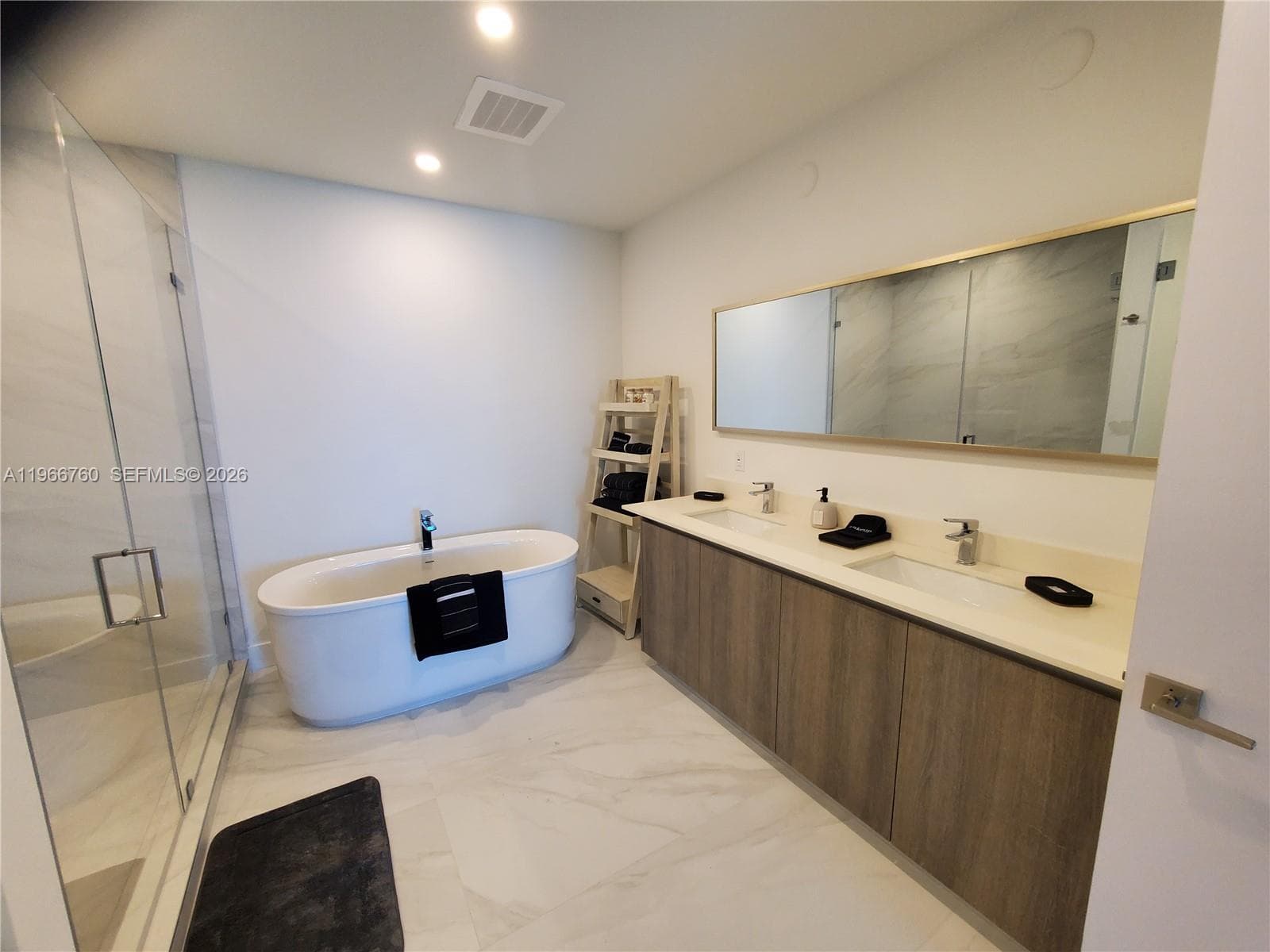 17550 Collins Ave 1403 photo 19