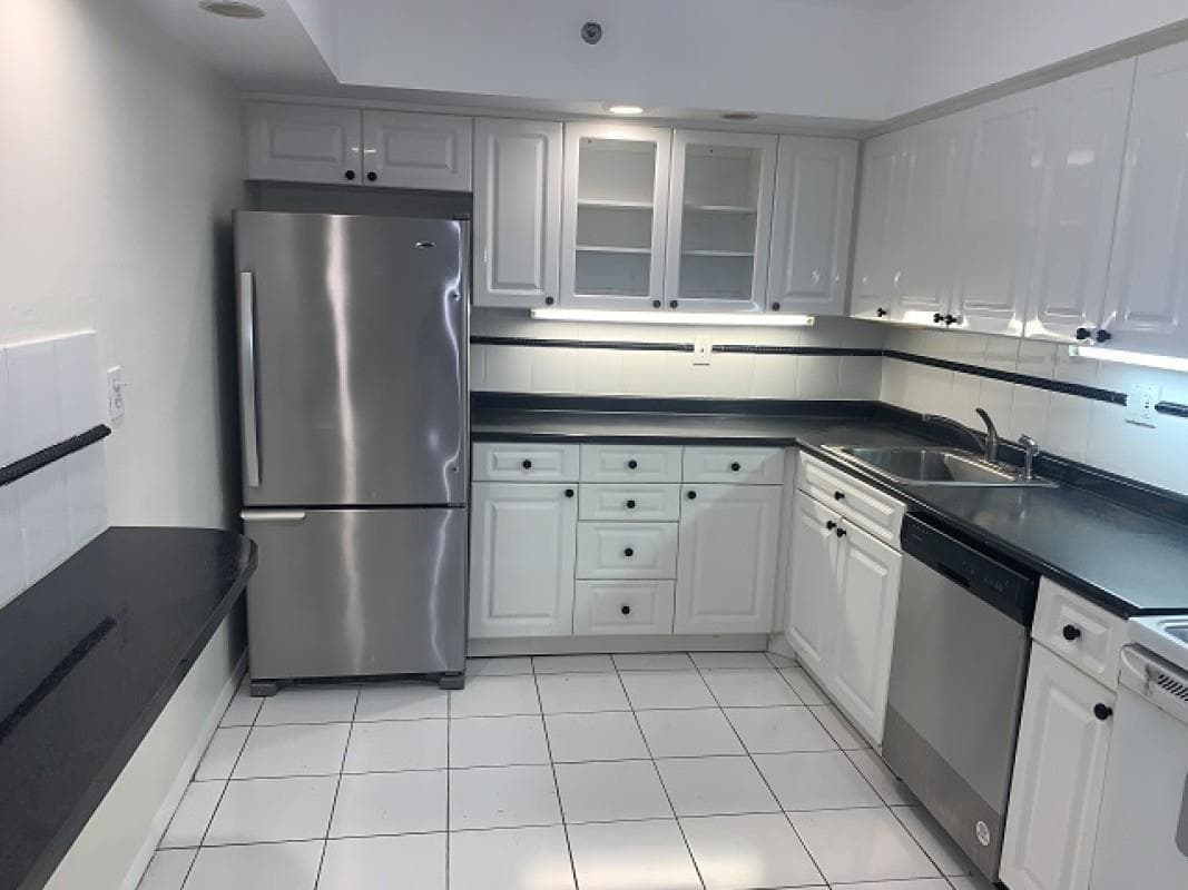 3600 Mystic Pointe Drive 314 photo 6