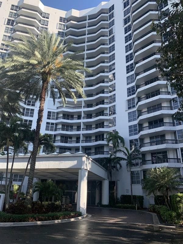3600 Mystic Pointe Drive 314 photo 1