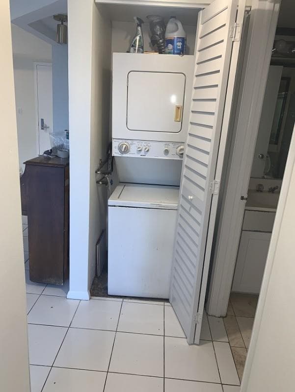 3600 Mystic Pointe Drive 314 photo 5