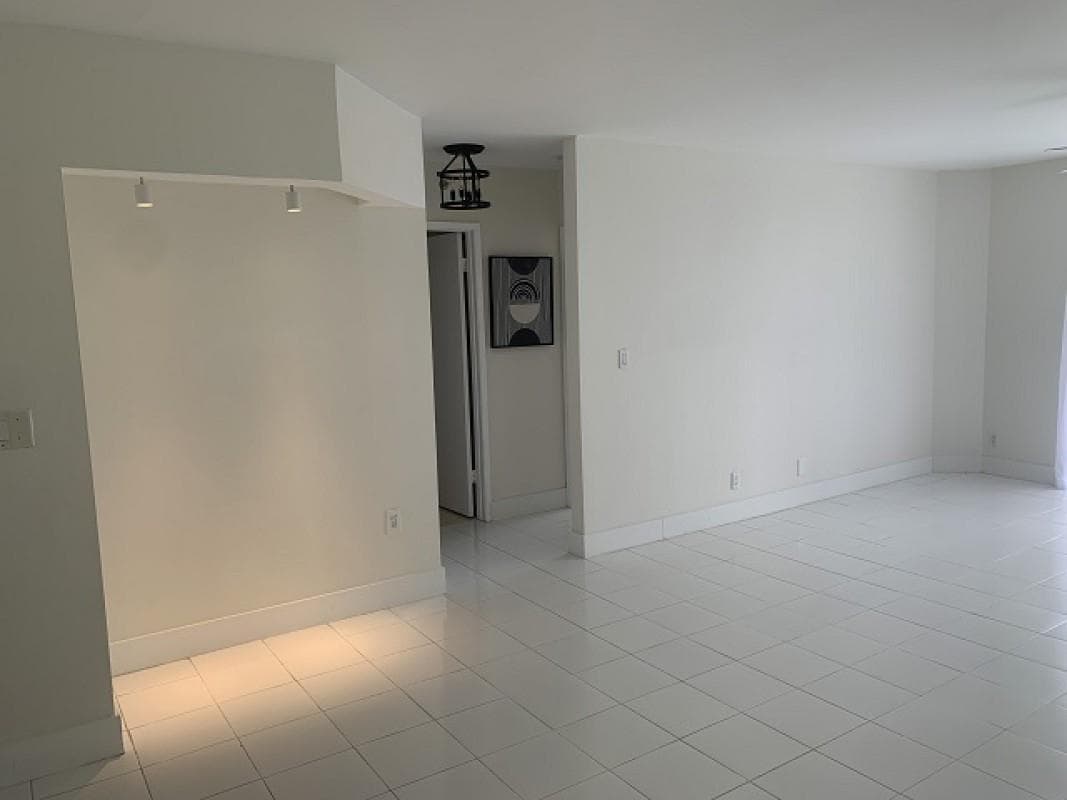 3600 Mystic Pointe Drive 314 photo 14