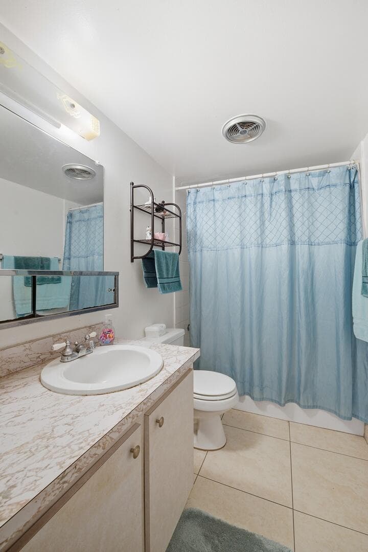 401 Golden Isles Drive 1009 photo 19