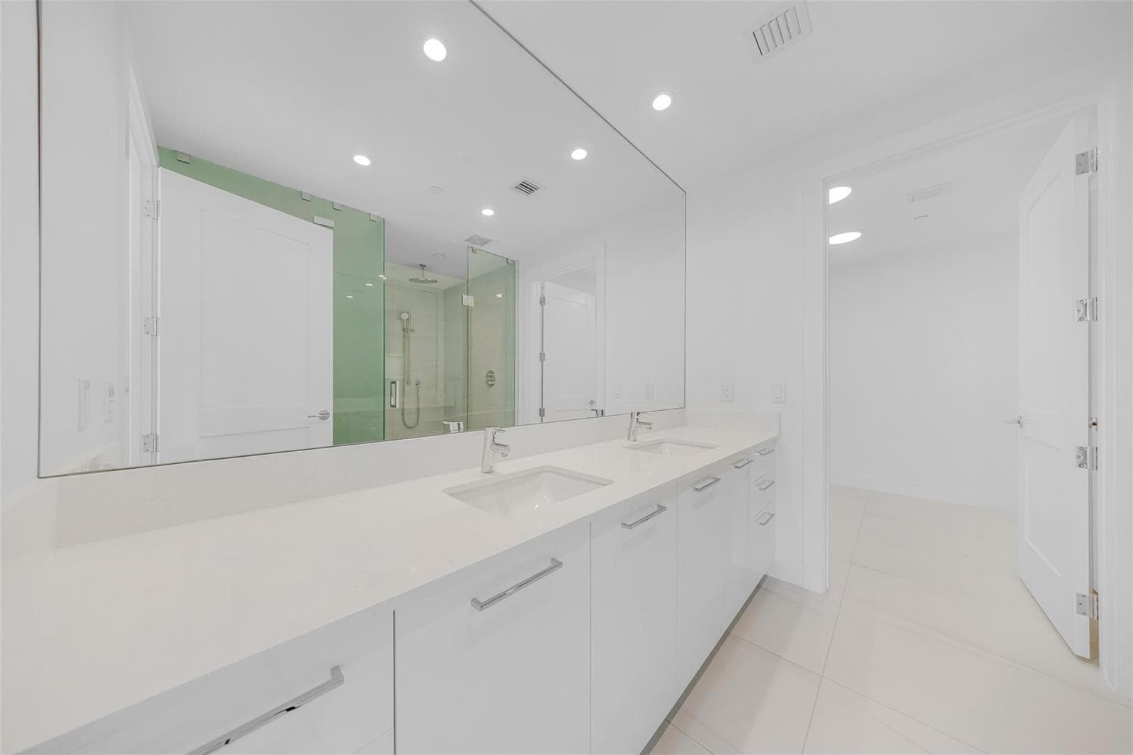 153 N Seabreeze 2503-S photo 17
