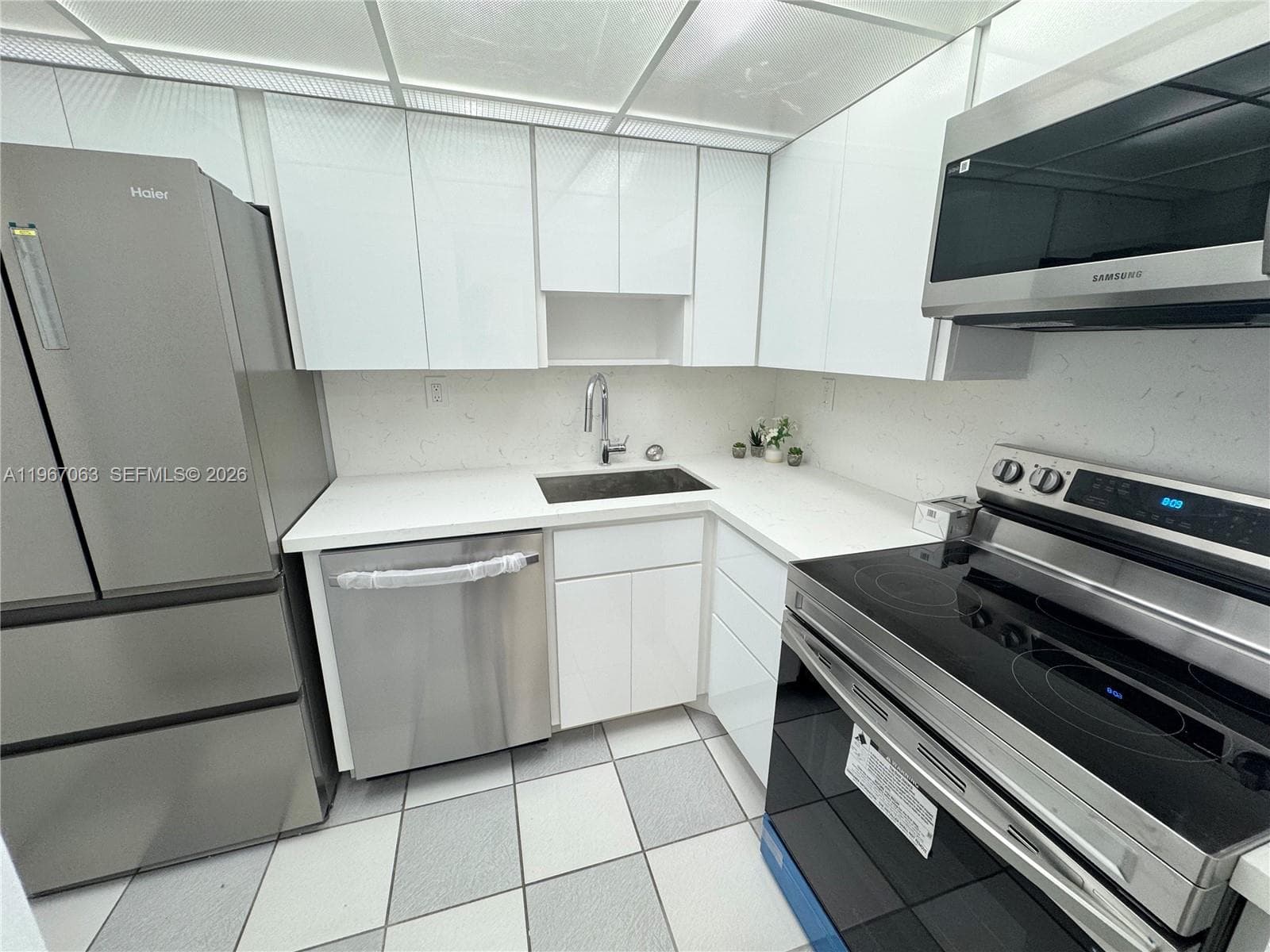 2899 Collins Ave 740 photo 2