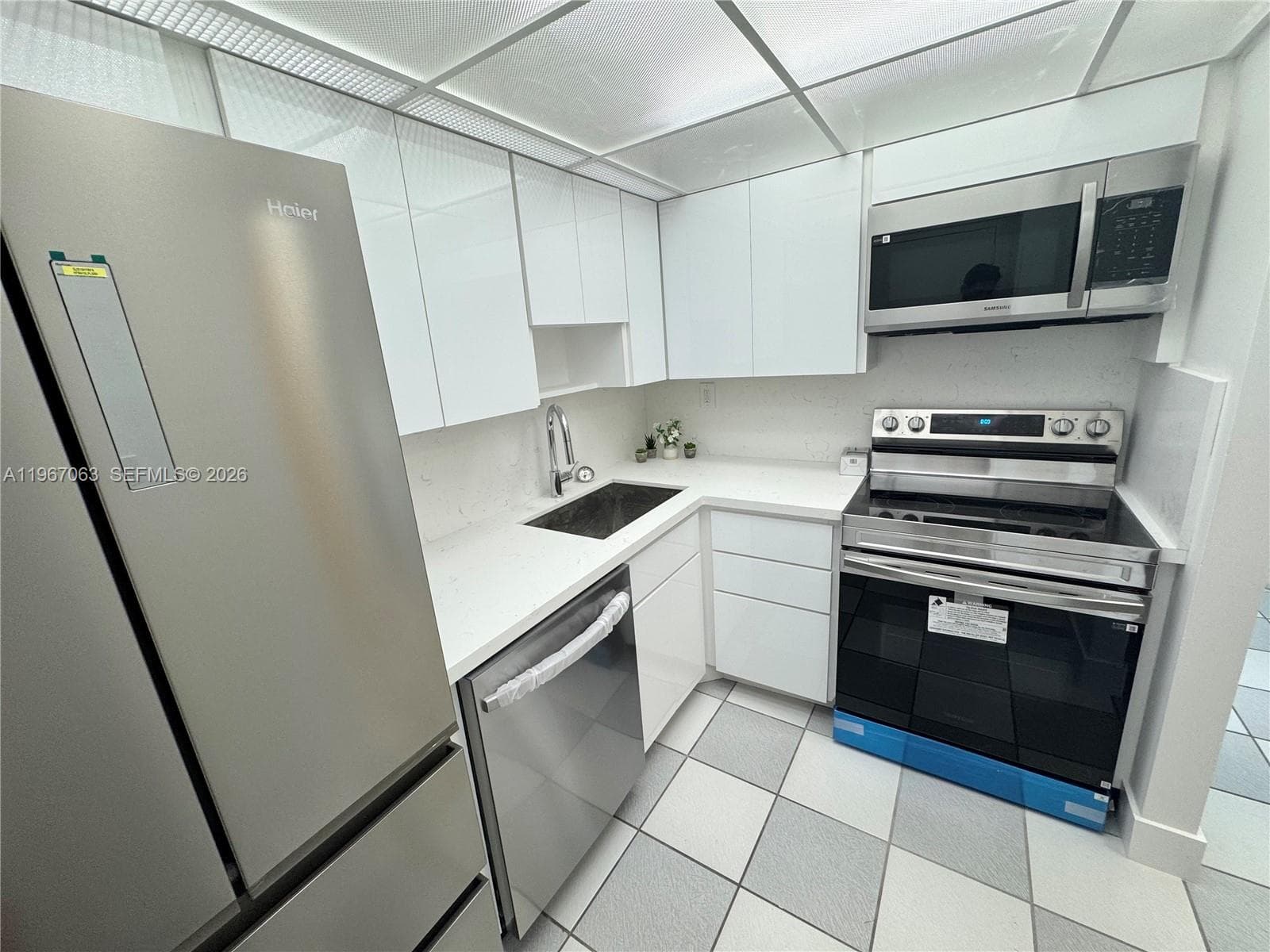 2899 Collins Ave 740 photo 3